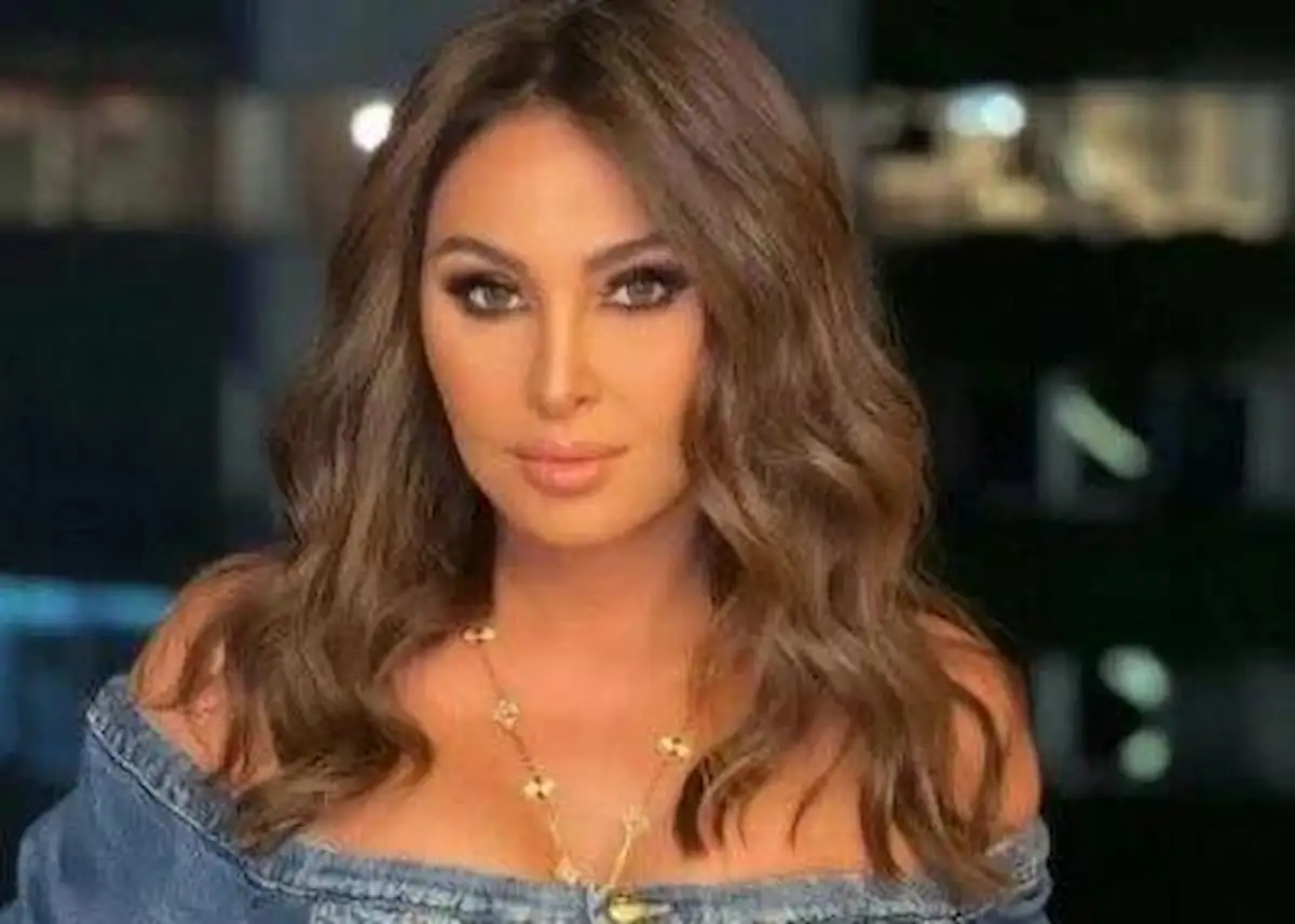 إليسا تخطف الأنظار بإطلالة استثنائية تستوحى من سحر حقبة السبعينيات