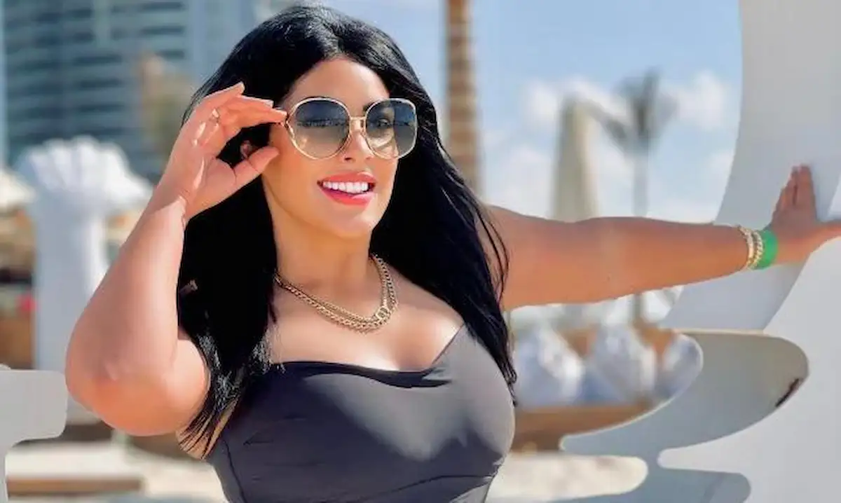 نرمين ماهر تفاجئ جمهورها بظهورها على كرسي متحرك
