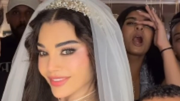 هيفاء وهبي تشعل السوشيال ميديا بفستان الزفاف وتعلن مفاجأة لجمهورها!