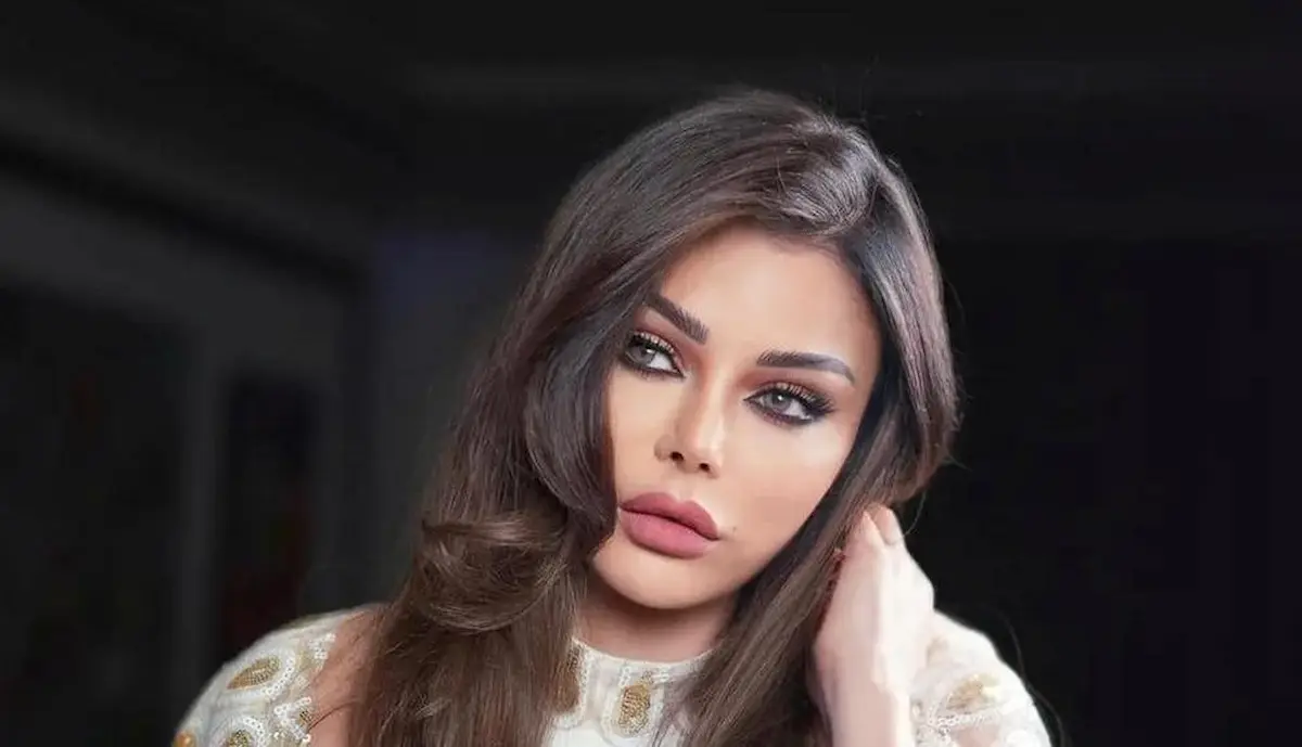 هيفاء وهبي تنشر صورتها المسربة بنفسها وتصف منتقديها بالأفاعي