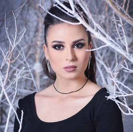سارة العلامة تشارك في 2 ترند "قبل وبعد" للراحلة بيونة وتوجه لها رسالة مؤثرة 1 الفنانة الجزائرية سارة العلامة تشارك في ترند المكياج قبل وبعد مع رسالة للراحلة بيونة