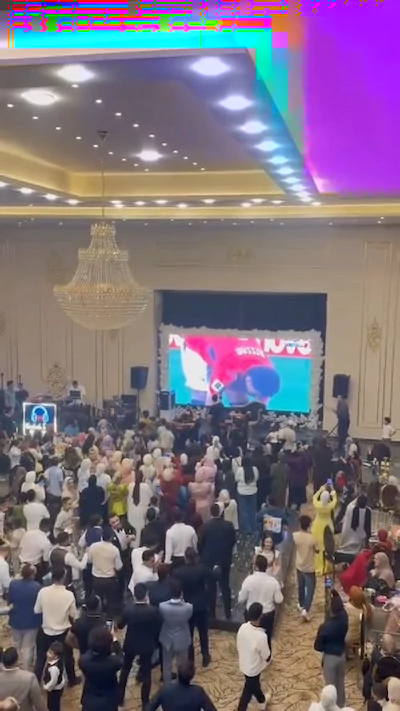 عروسان مصريان يوقفان حفل زفافهما لمتابعة ركلات ترجيح مصر وأستراليا بكأس العالم 2026 2 عروسان مصريان يوقفان حفل زفافهما لمتابعة ركلات ترجيح مصر وأستراليا بكأس العالم 2026