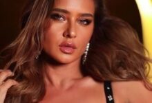 نيللي كريم تخطف الأنظار في باريس بفستان قصير وتصميم استثنائي من طوني ورد