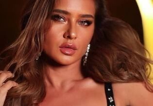 نيللي كريم تخطف الأنظار في باريس بفستان قصير وتصميم استثنائي من طوني ورد
