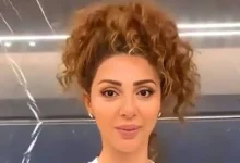 ميريام فارس تقلب الموازين.. من شورت الـ Boxer الرجالي إلى غلالة حمراء جريئة في المنزل!