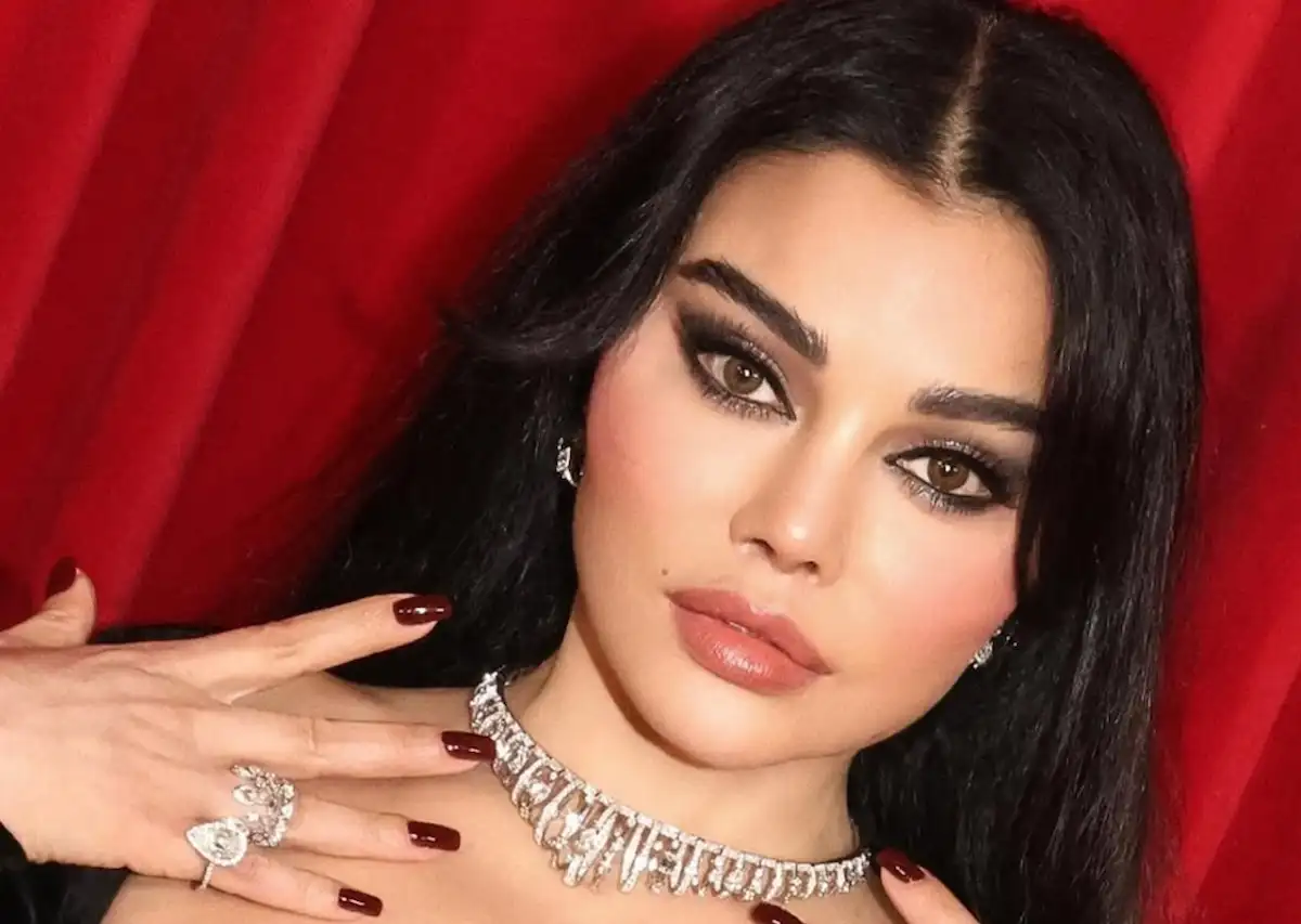 هيفاء وهبي تخطف الأنظار في ستوكهولم بفستان قصير