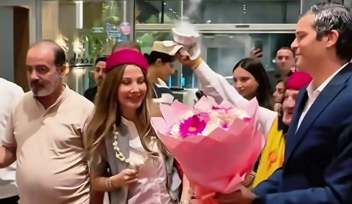 وصول نانسي عجرم إلى تونس واستقبال حافل قبل حفل قرطاج