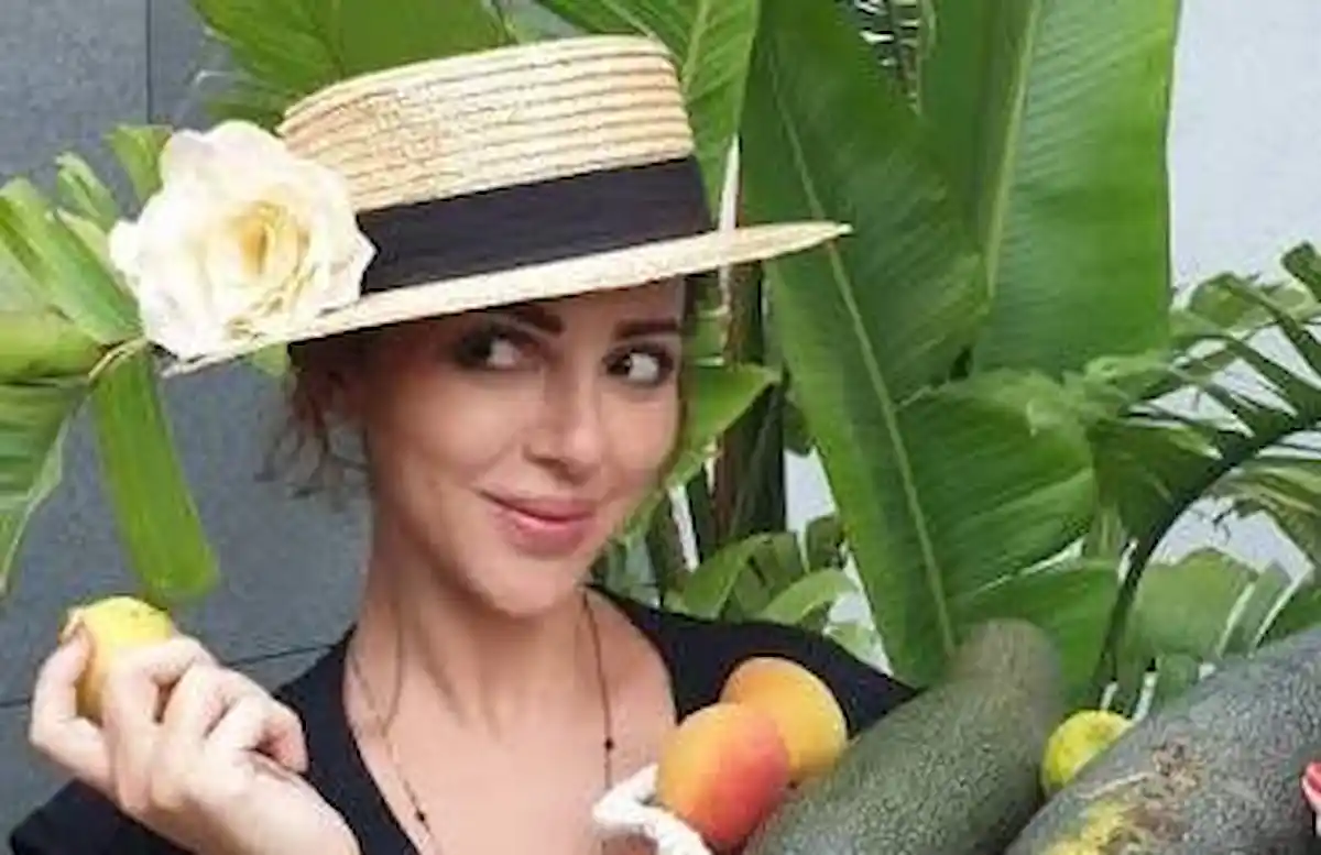 ابن ميريام فارس يخطف الأنظار بشعره الطويل