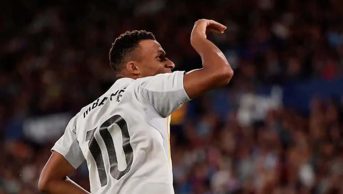 تصريح ناري عن رافينيا ومبابي يفجر السوشيال ميديا بعد تألق البرازيلي مع فليك