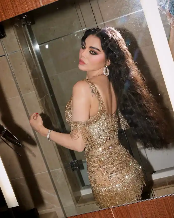 هيفاء وهبي تتألق بالذهبي