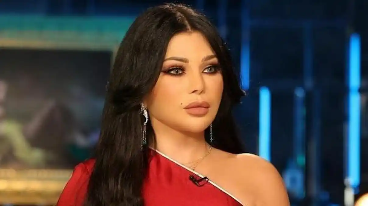 الفنانة هيفاء وهبي ترد على صورها المفبركة في أسبوع الموضة