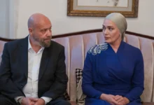 صدمة لعشاق شراب التوت كاتبتا المسلسل ميليس جيفيليك وزينب غور تغادران